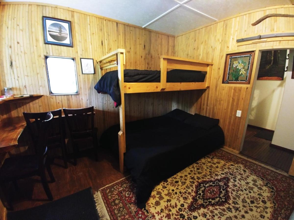 Bone Creek Wilderness Retreat Hotel Blue River Bagian luar foto