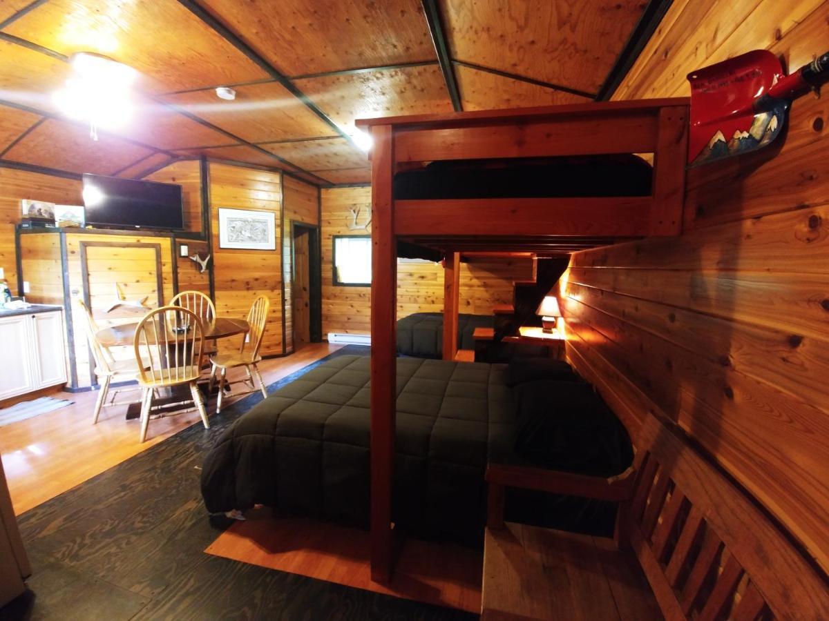 Bone Creek Wilderness Retreat Hotel Blue River Bagian luar foto